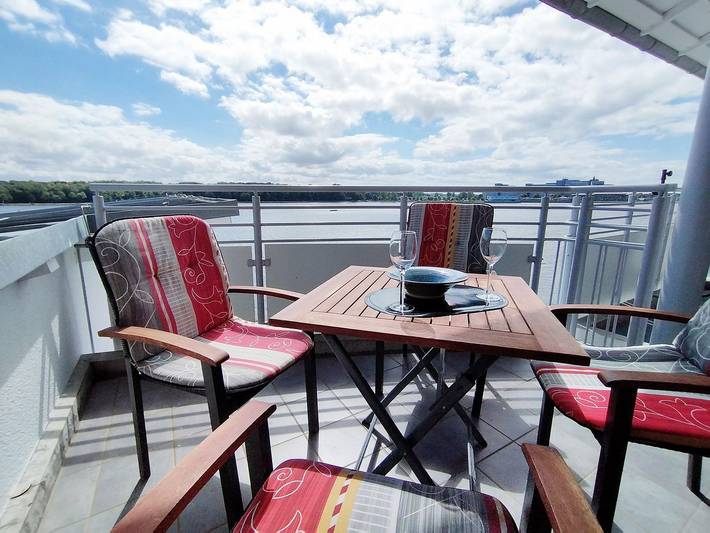 Ferienwohnung für 4 Personen, mit Balkon und Seeblick am Steinwarder