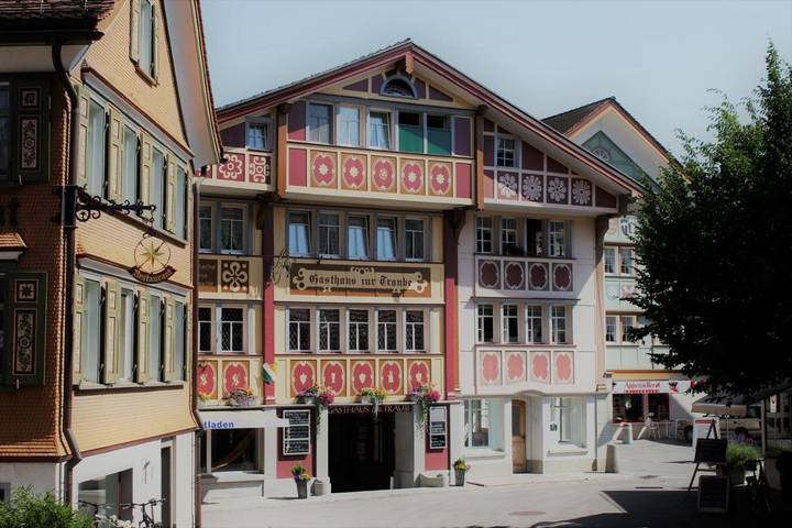 Hotel für 8 Personen, mit Balkon und Terrasse sowie Garten und Ausblick in Appenzell Innerrhoden