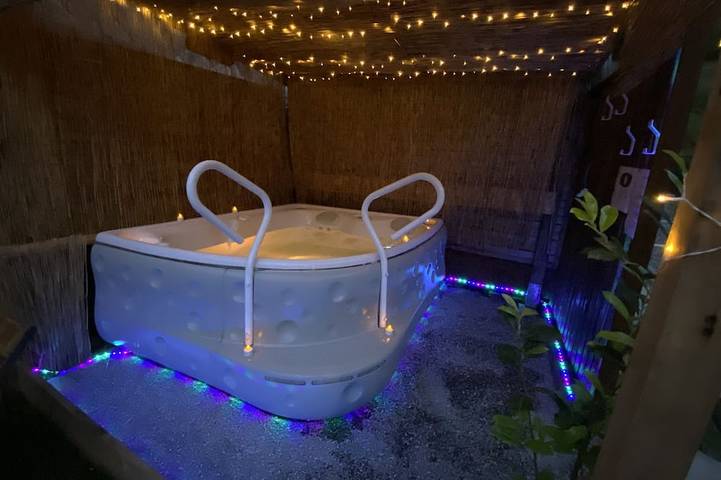 Gîte pour 2 personnes, avec Jacuzzi ainsi que Terrasse et Jardin à Urbès
