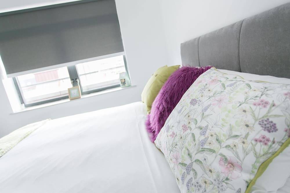 Entire apartment, Apartment 6 Wellington Park (one bed sleeps) in Belfast, County Antrim