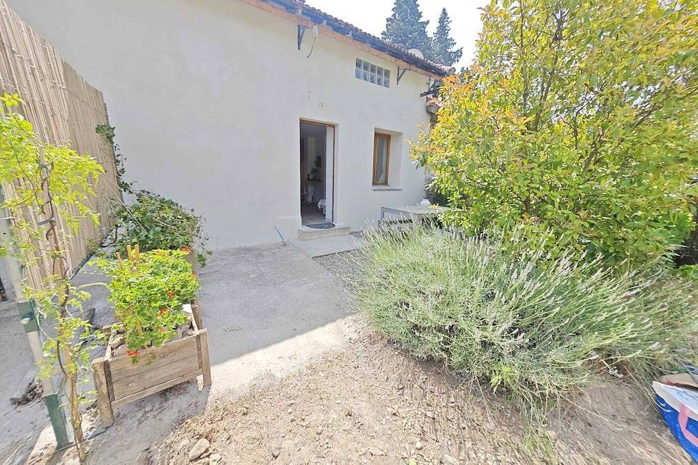 Entire apartment, Le gite du Domaine: A little cocoon in Provence! in Châteauneuf-de-Gadagne, Vaucluse