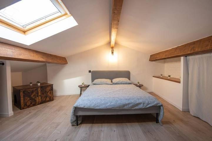 Entire apartment, Magnifique Duplex Situé en Plein Cœur de Ville - Idéal Seul ou Couple - Wifi in Carpentras, Parc naturel régional du Mont-Ventoux