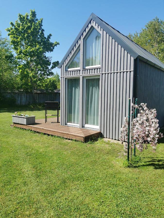 Location de vacances pour 2 personnes, avec jardin ainsi que terrasse et jacuzzi, animaux acceptés dans Kolka