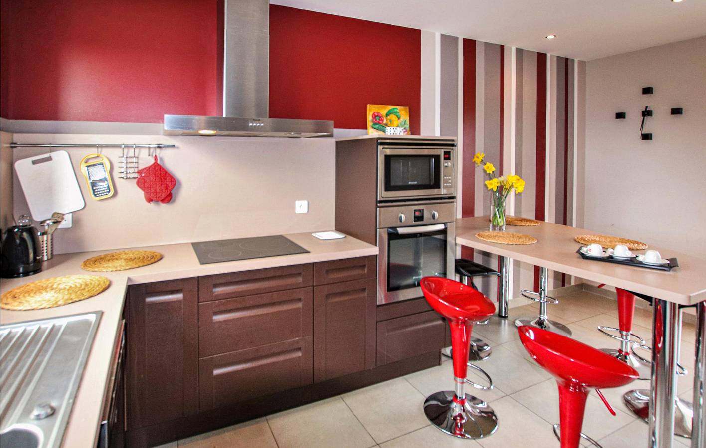 Mountain View Apartment: Parking, Pool, Garden, Internet (254 sqft) in Lussas, Ardèche