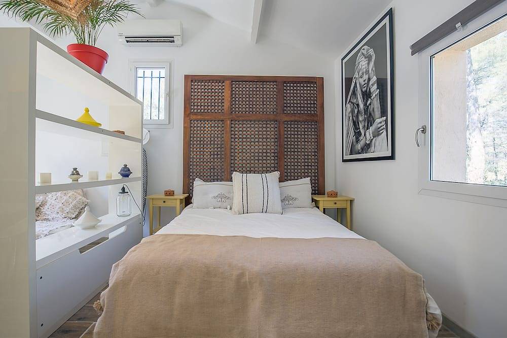 Entire apartment, Studio \"Marrakech\" Private Jacuzzi in Le Beausset, Toulon region
