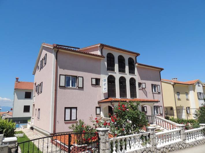 Apartament wakacyjny dla 2 osób, z ogród i basen oraz taras w Malinska