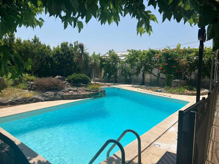 Ferienhaus für 8 Personen, mit Terrasse und Garten sowie Pool und Ausblick in Sernhac