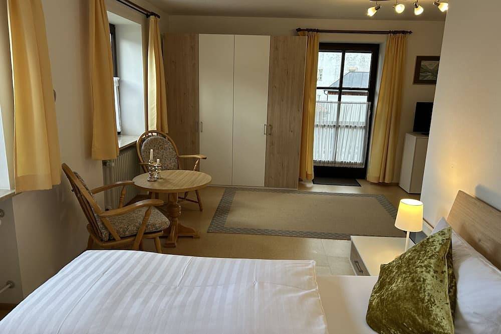 Ganze Wohnung, Gemütliche Ferienwohnung für 1-2 Personen mit Balkon (Wohnung 3) in Bayerisch Gmain, Berchtesgadener Alpen