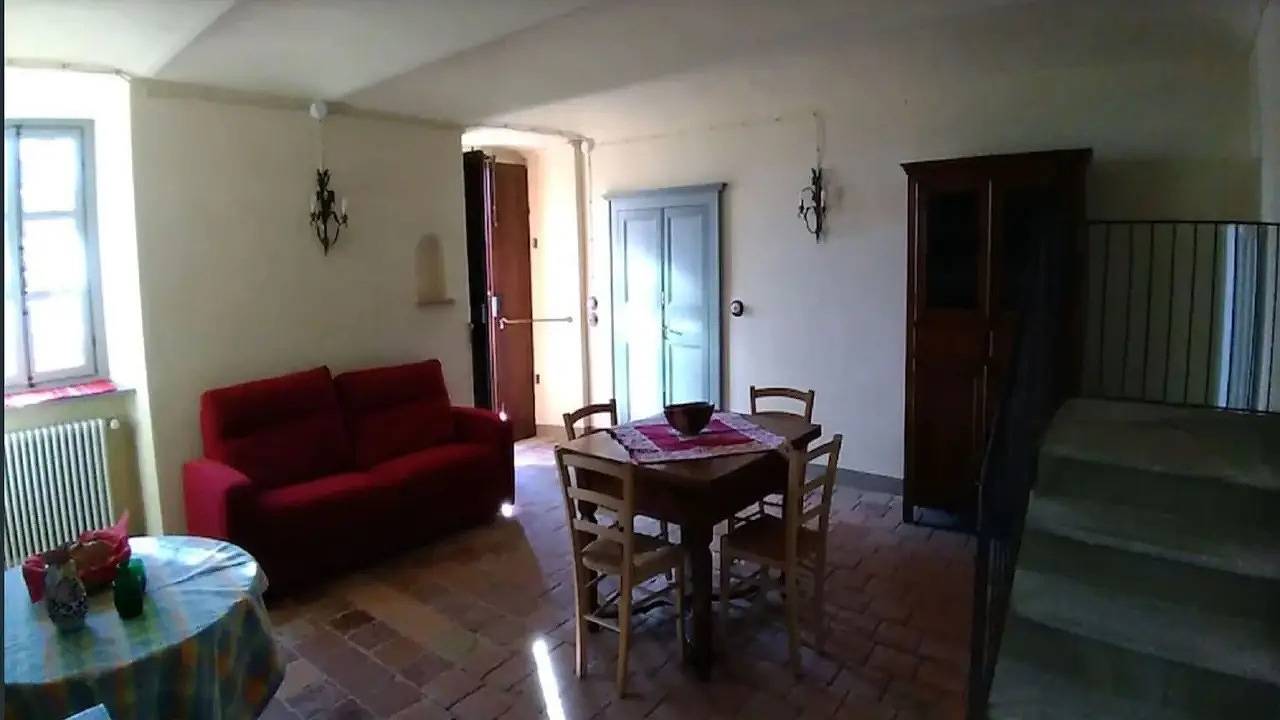 Castello per 5 persone con giardino in Robella, Provincia d'Asti