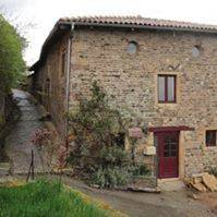Gîte pour 6 personnes, avec vue et jardin à Ternand