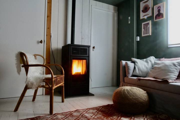 Einzigartiges Ferienhaus aus Holz für 6 Personen mit Veranda in Scherpenisse in Scherpenisse, Niederländische Nordsee