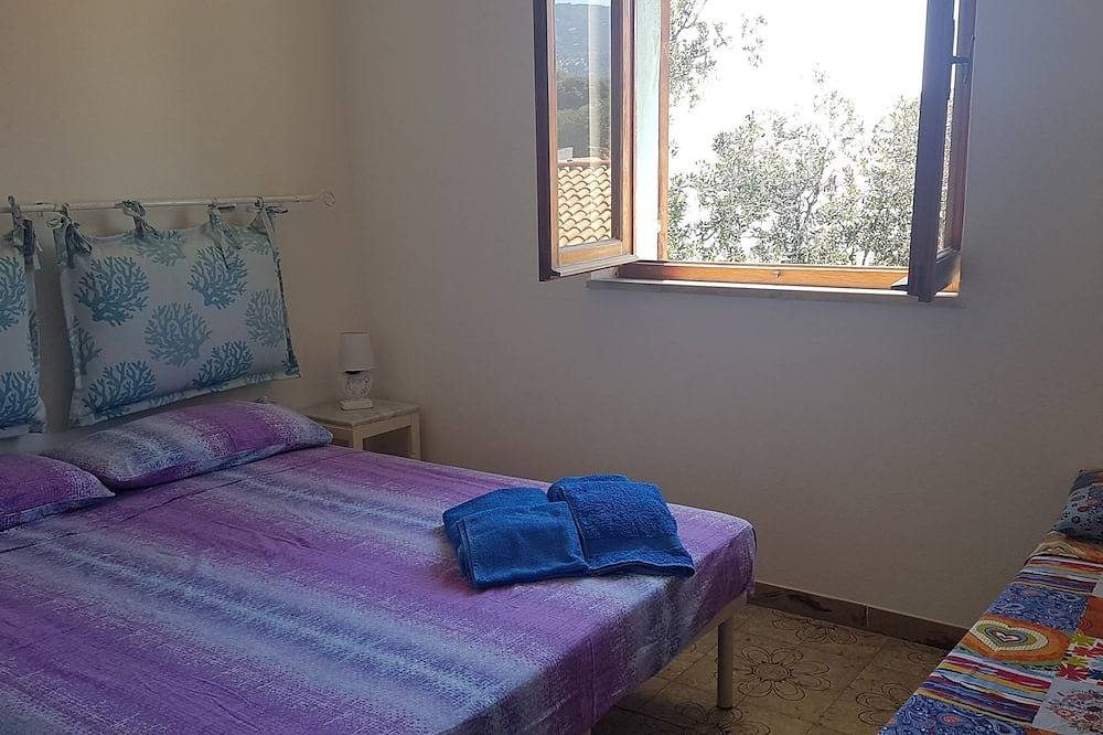 Hel lejlighed, Attic with sea view just 30 meters from the beaches with parking space in the courtyard! in Cala Gonone, Dorgali
