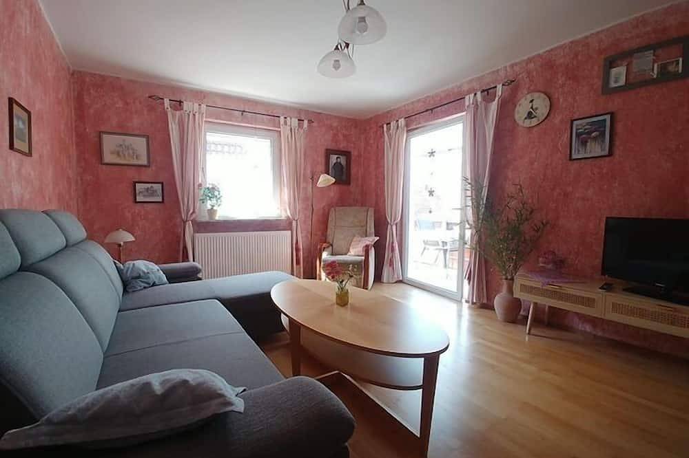 Ganze Wohnung, Geräumige Ferienwohnung in direkter Lage unter dem Schloss Mainberg in Schonungen, Franken