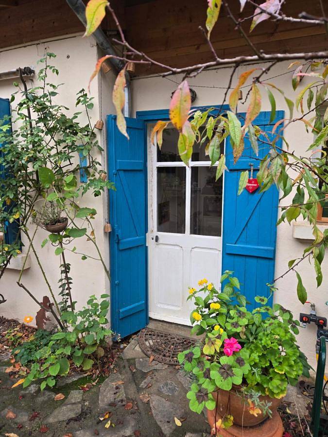 Chambre d’hôte pour 2 personnes, avec terrasse et piscine ainsi que jardin et vue