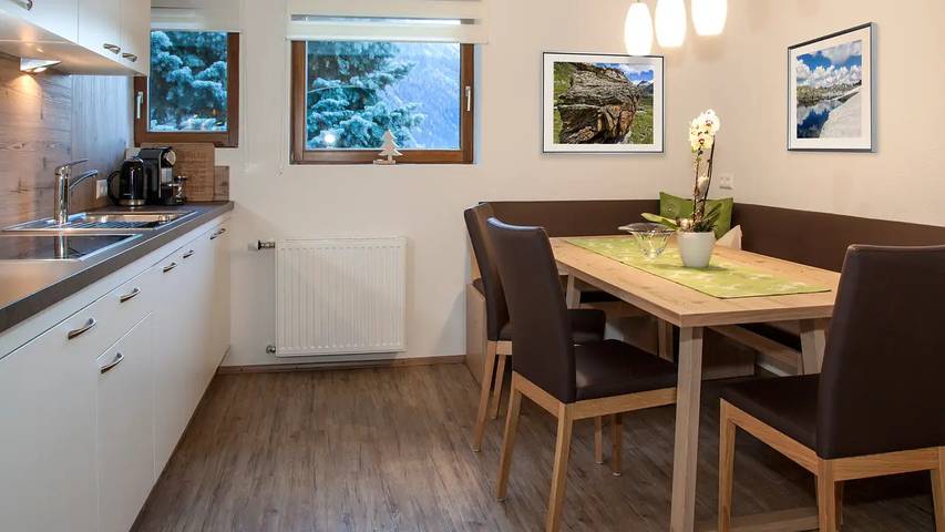 Ferienwohnung für 5 Personen, mit Balkon und Garten in Kaunertal