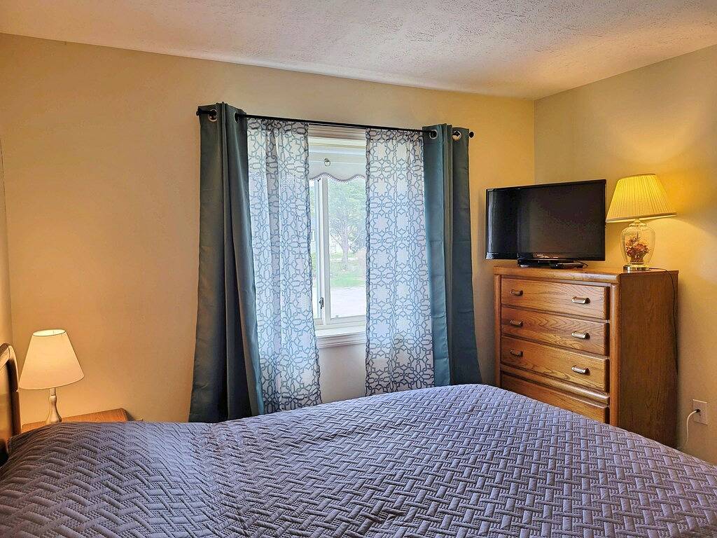 Close to shops/dining/town access. Pet-friendly, Wifi, Ac, deck. A0039 by Lrs in Woodstock (NH), Franconia Notch