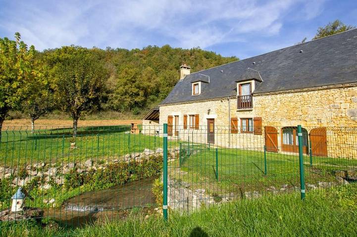 Gîte pour 10 personnes, avec jardin, animaux acceptés