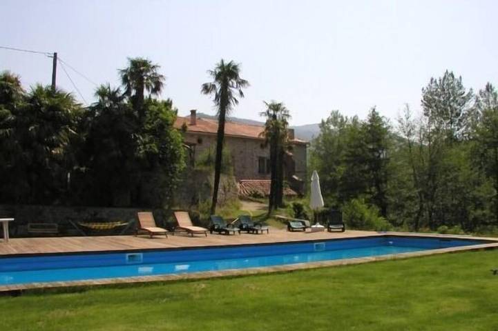 Gîte pour 4 personnes, avec jardin et piscine à Le Tech