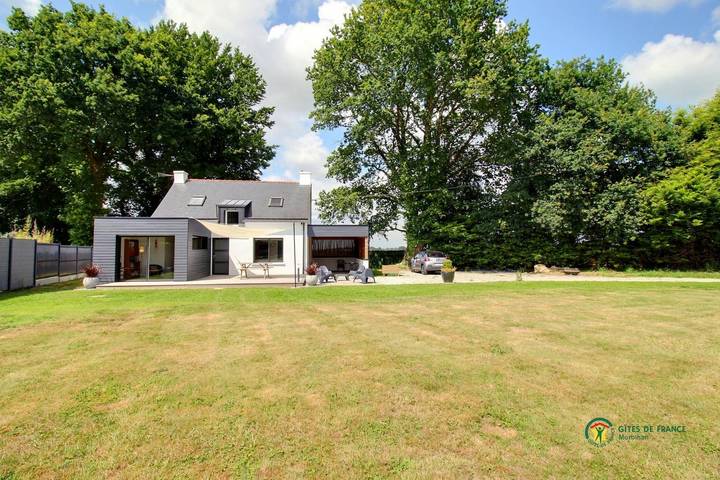 Gîte pour 4 personnes, avec jardin et terrasse à Moréac