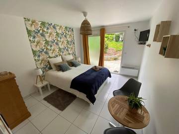 Chambre d’hôte pour 2 personnes, avec jardin ainsi que vue et terrasse dans Mauperthuis