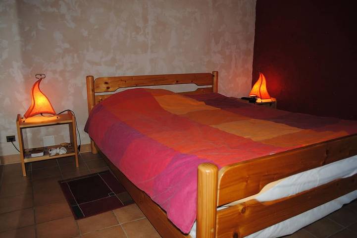 Location de vacances pour 2 personnes, avec piscine ainsi que terrasse et jardin, animaux acceptés à Monieux - 3