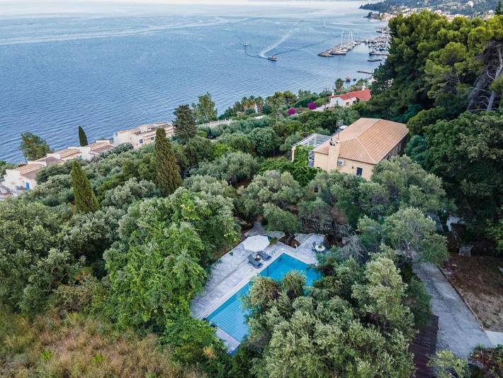 Ferienhaus für 10 Personen, mit Balkon und Terrasse sowie Garten und Pool