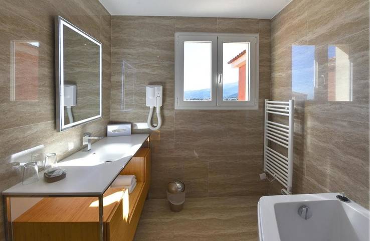 Hôtel pour 2 personnes, avec jardin et piscine, animaux acceptés à Lucciana - 4