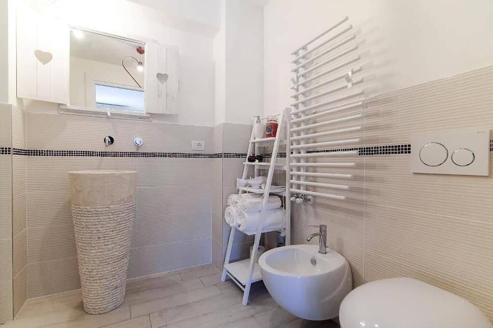 Ganze Wohnung, From the apartment and terrace view of the Lake, and with private parking space in Blevio, Comer See