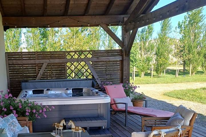 Gîte pour 6 personnes, avec terrasse ainsi que jacuzzi et jardin - 1