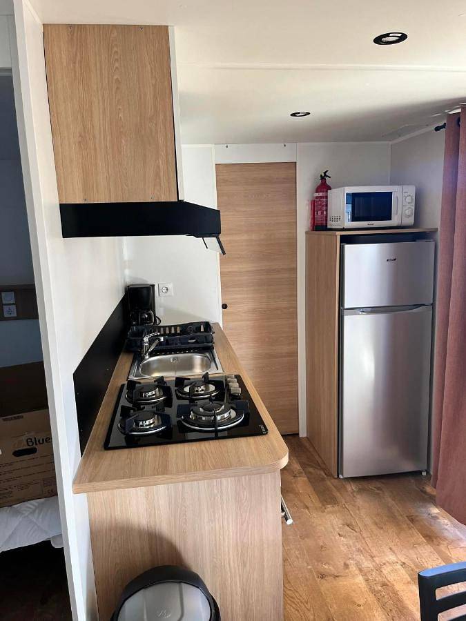 Camping pour 6 personnes, avec piscine et terrasse ainsi que sauna et jacuzzi à Valras-Plage - 2