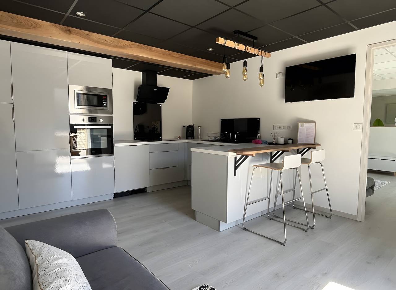 Appartement entier, Appartement 'Porte Des Gorges' avec vue montagne, terrasse privée et Wi-Fi in Mostuéjouls, Parc naturel régional des Grands Causses