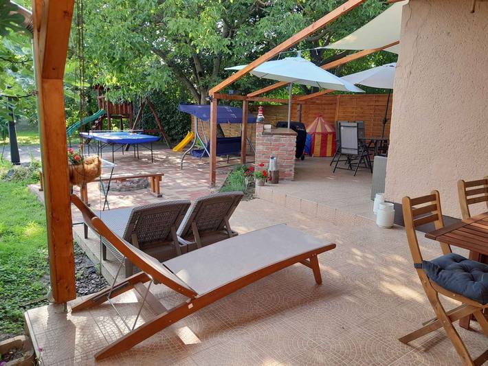 Ferienhaus 1000 m vom Wasser mit grosser Terrasse, Pavilon und Gartenmöbel in Balatonboglar, Plattensee Südufer