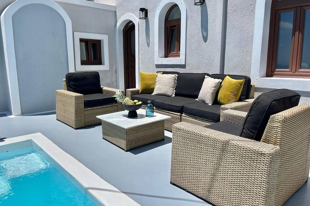 Location,Location,Location,Private Pool, Caldera Views to infinity, daily clean in Imerovigli, Santorini