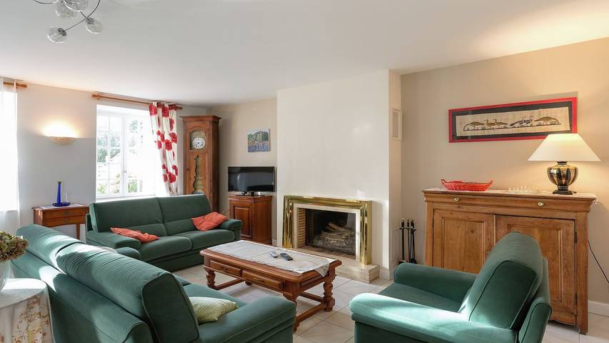 Gîte pour 6 personnes, avec terrasse et jardin à Lanrelas