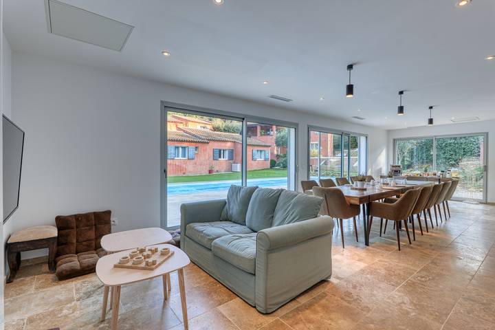 Location de vacances pour 20 personnes, avec terrasse ainsi que piscine et sauna, animaux acceptés à Le Castellet - 3