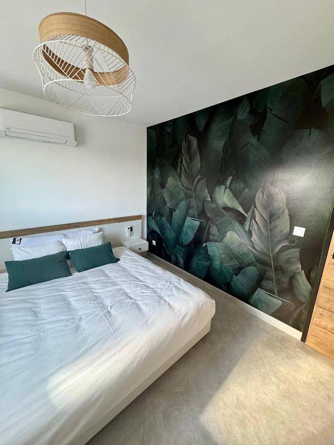 Location de vacances pour 8 personnes, avec terrasse et jardin ainsi que vue et piscine à Saint-Hilaire-de-Brethmas - 4