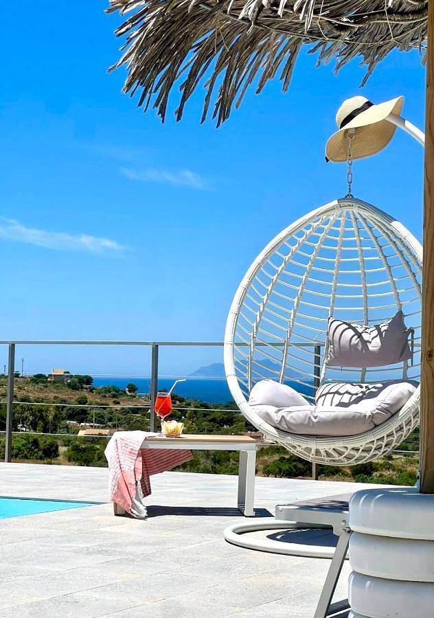 Chambre d’hôte pour 2 personnes, avec jardin ainsi que piscine et vue, animaux acceptés