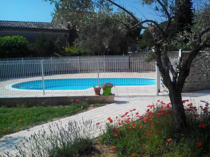 Location de vacances pour 6 personnes, avec terrasse et piscine à Baron