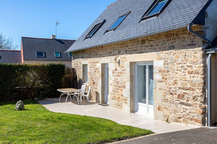 Maison de campagne "Au Calme" avec terrasse privée, jardin privé et Wi-Fi in Mahalon, Région de Quimper