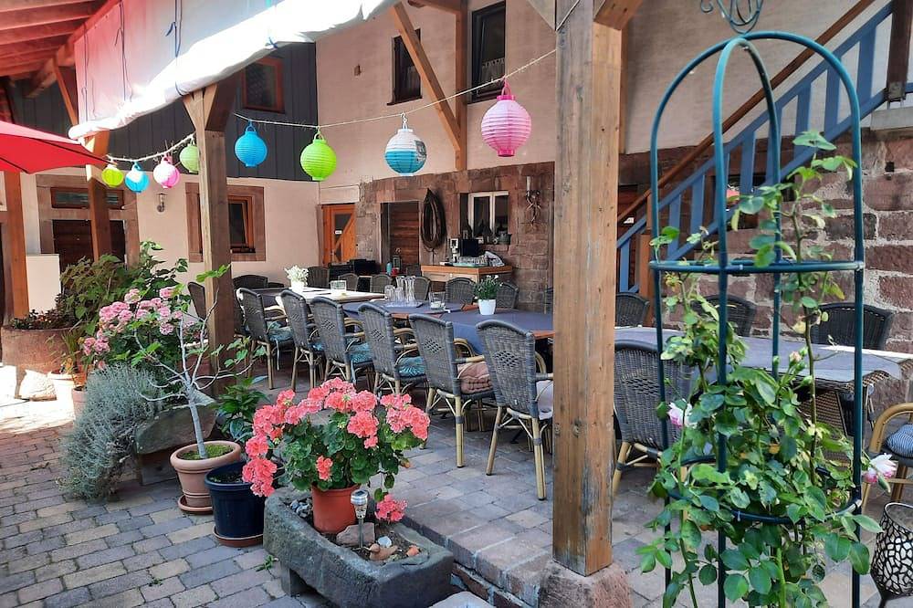 Ganze Wohnung, Helle Ferienwohnung mit Balkon nahe Burgenstraße und Neckartal in Oberzent, Odenwaldkreis