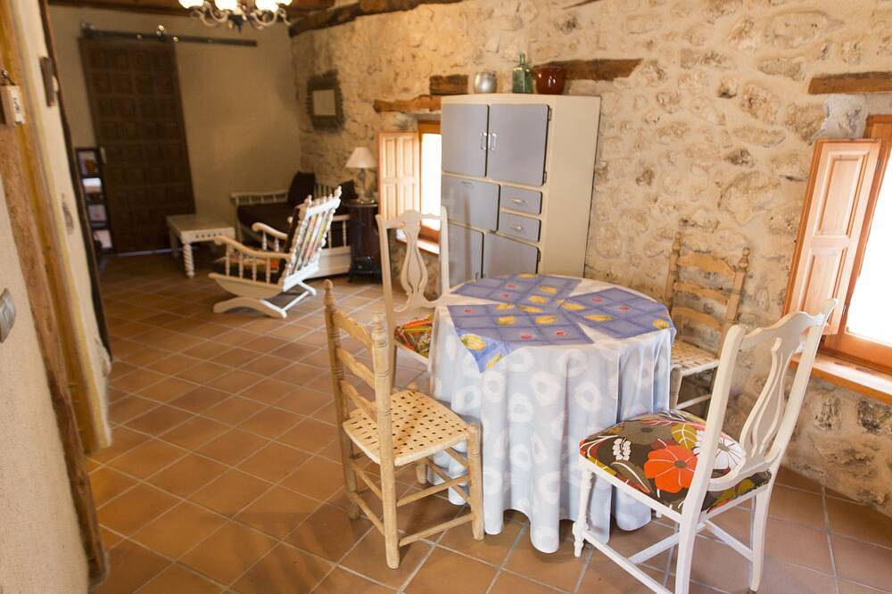 Oferta Invierno   Bonita Casilla Fuentes in Cuéllar , Provincia de Segovia