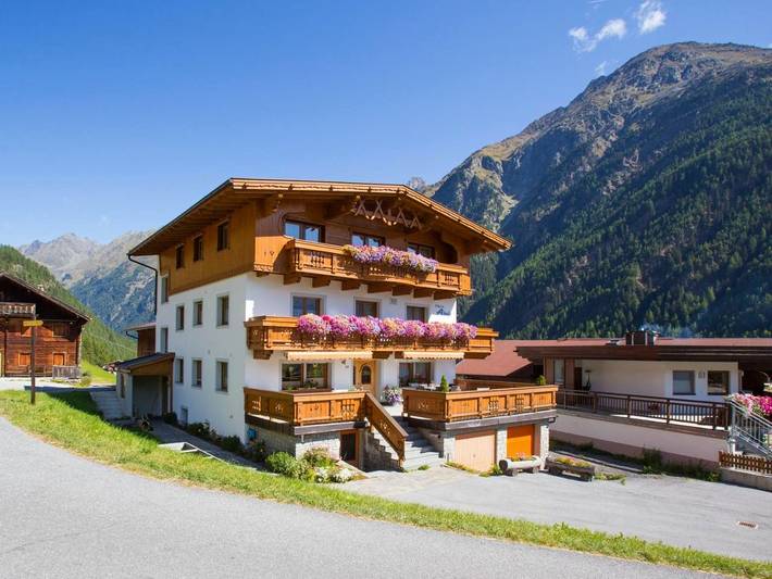 B&B für 4 Personen, mit Balkon und Terrasse sowie Ausblick in Sölden (Österreich)