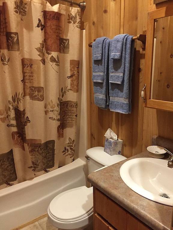 Ein Blick auf den Himmel des Dale Hollow Lake erlaubt Haustiere in Dale Hollow Lake