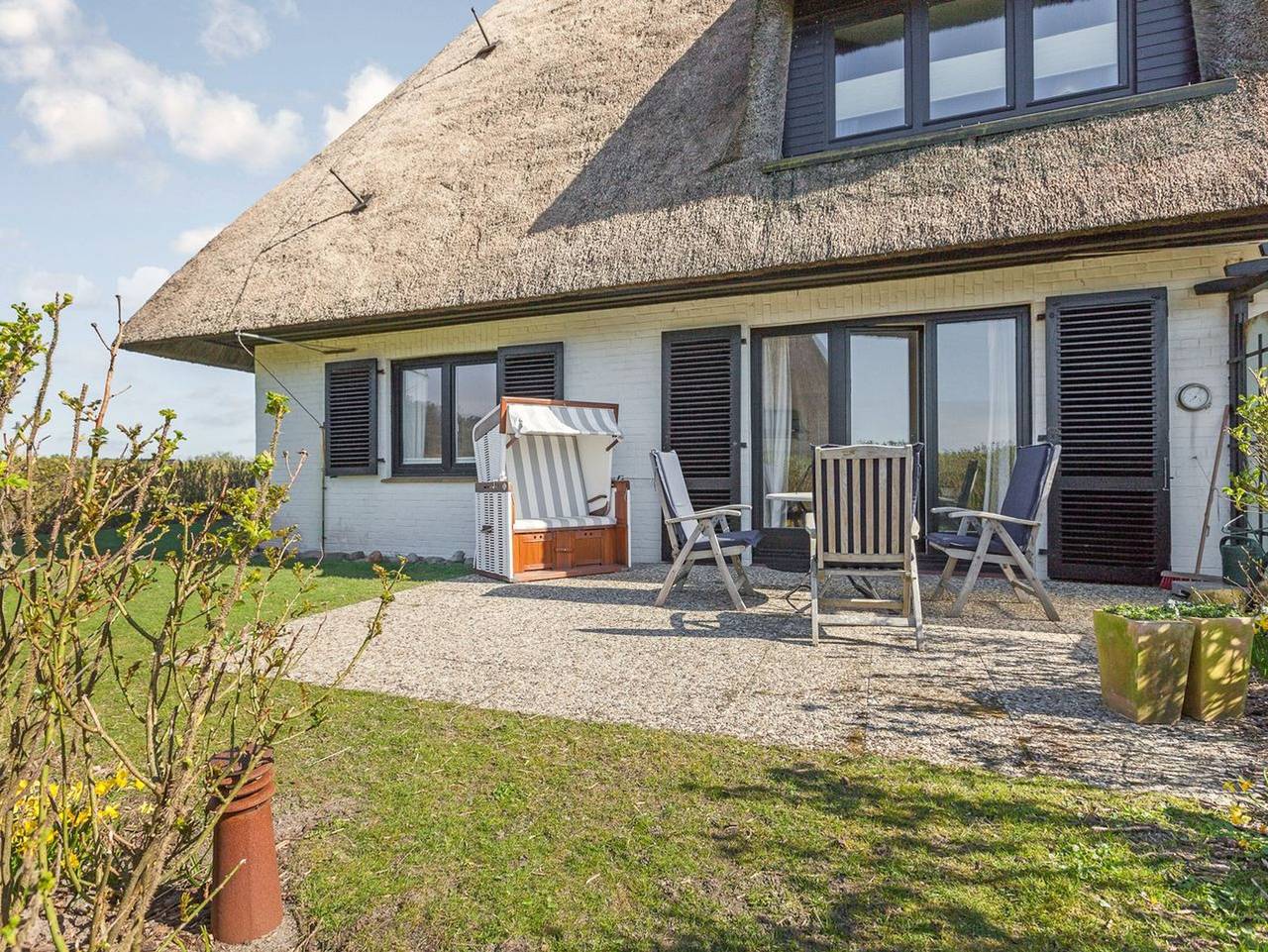 Ganze Ferienwohnung, Passat, App. 5 - Idyllisch hinter den Dünen gelegenes 3-Raum-Appartement unter Reet. in Wenningstedt, Sylt