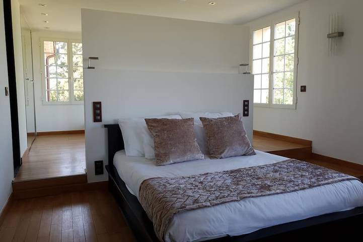 Location de vacances pour 22 personnes, avec jardin ainsi que terrasse et jacuzzi à Lablachère - 2