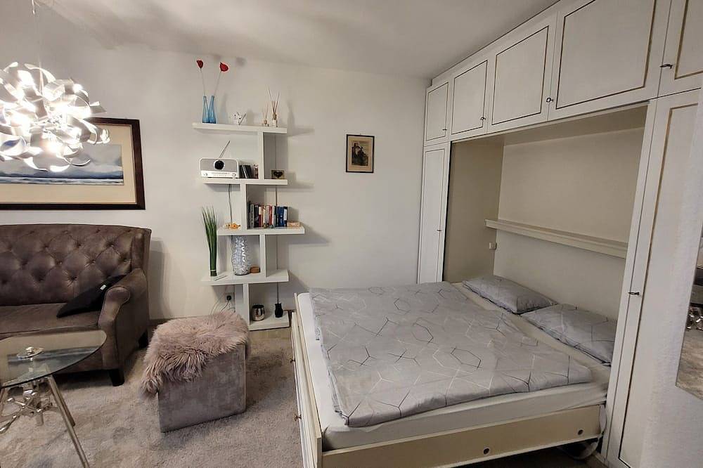 Entire apartment, Cozy lake view apartment for two! in Meersburg, Obersee (Bodensee)