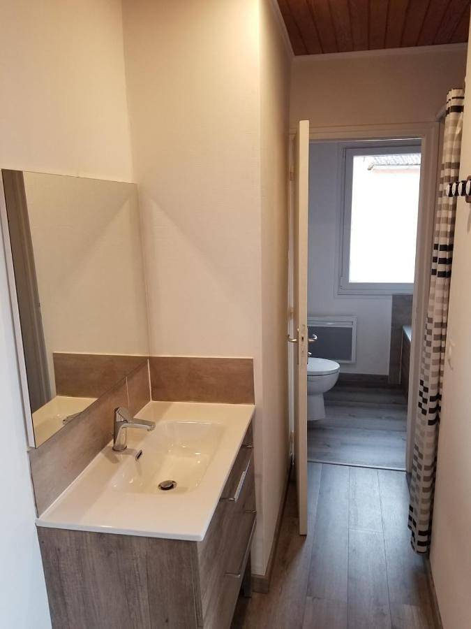 Four-Bedroom House in Loddes, Région de Vichy