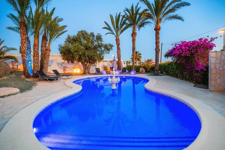 Location de vacances pour 2 personnes, avec jardin et sauna ainsi que jacuzzi et piscine, adapté aux familles dans Ciudad Quesada - 4