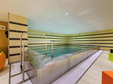 Hôtel pour 2 personnes, avec sauna et terrasse ainsi que vue et piscine à Duisbourg