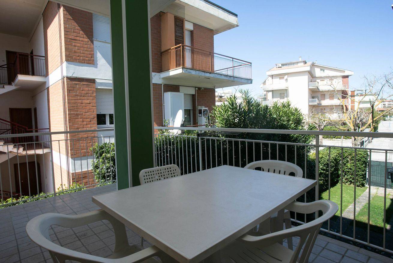 Apartamento entero, M027 - Marcelli, three-room apartment with terrace 150 meters from the sea in Marcelli, Riviera del Conero